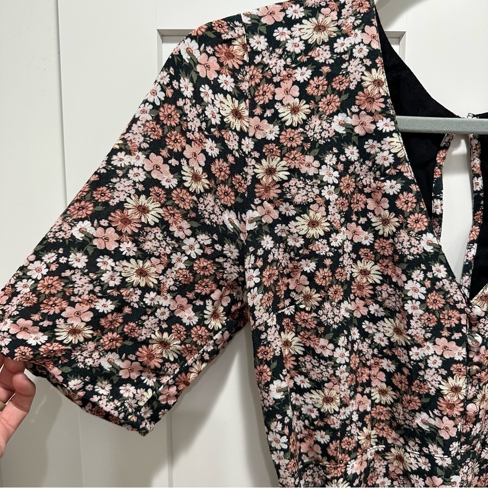 Abercrombie & Fitch Floral Tie Waist Romper Size Medium - Picture 2 of 5